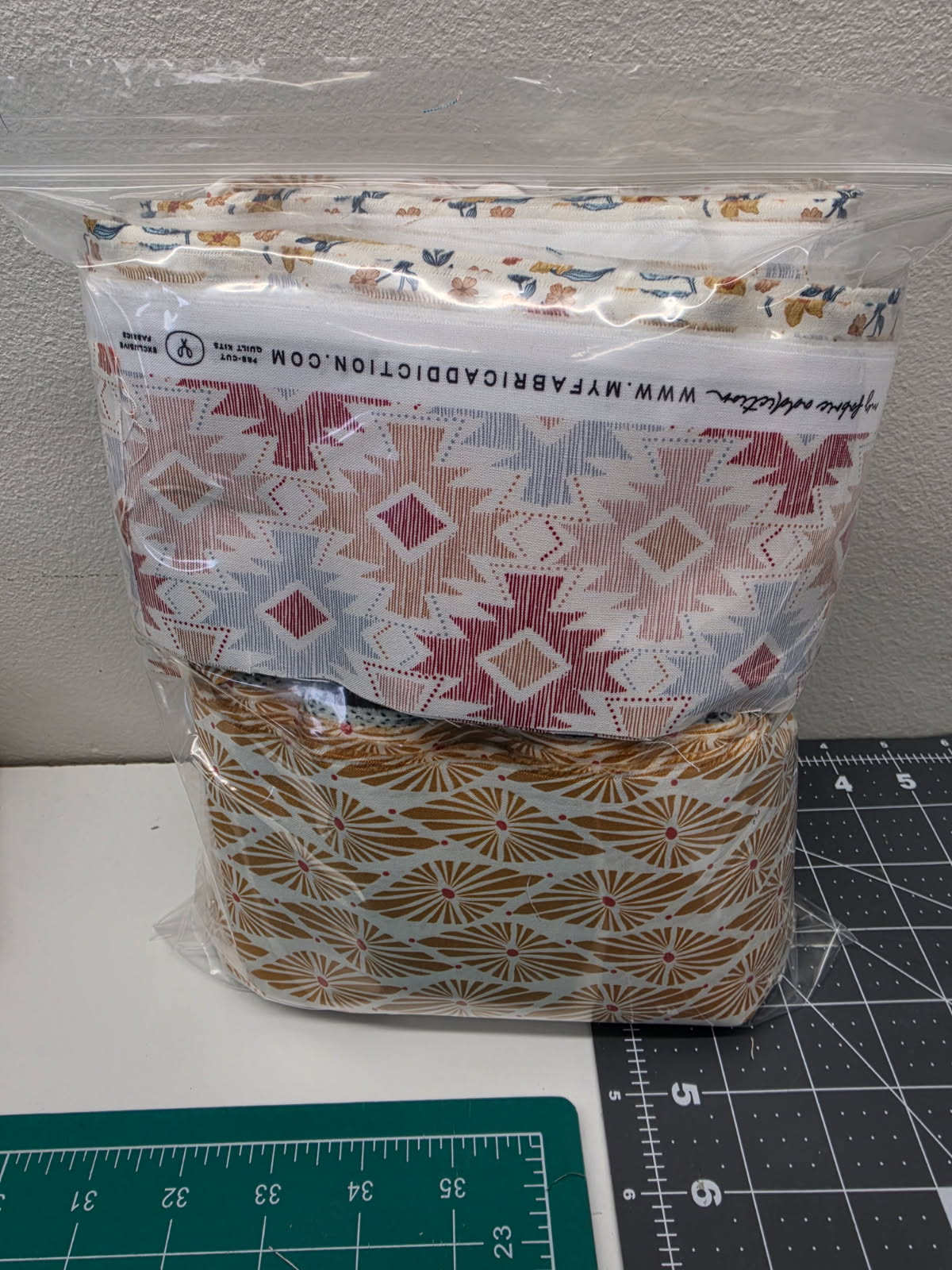 Fabric Selvedge Strips Scrap Pack 100% Cotton fabric lot Premium Quilting Cotton with Designer Edge