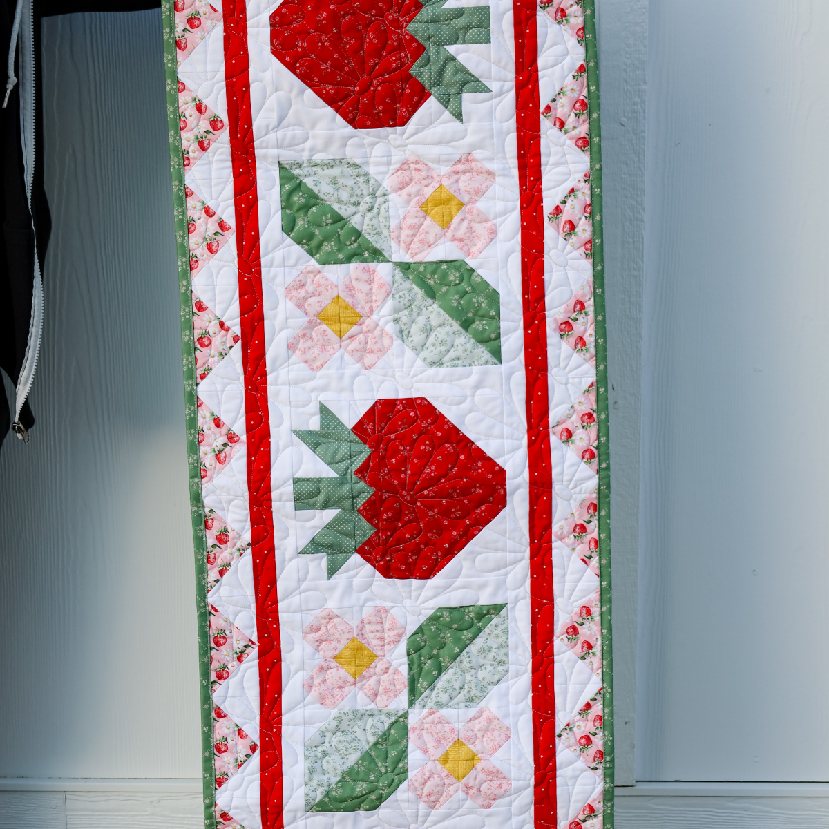 Berry Bouquet Strawberry  Pre cut Table runner kit 54" X 17.5"