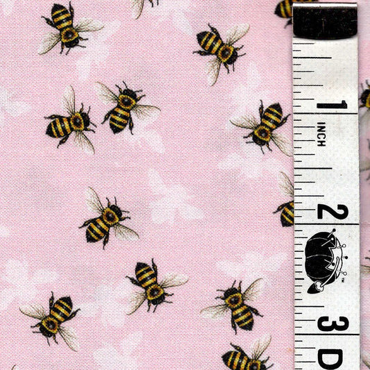 5-Yard Continuous Fabric Cuts Honey Bees on Pink – Endless Possibilities!