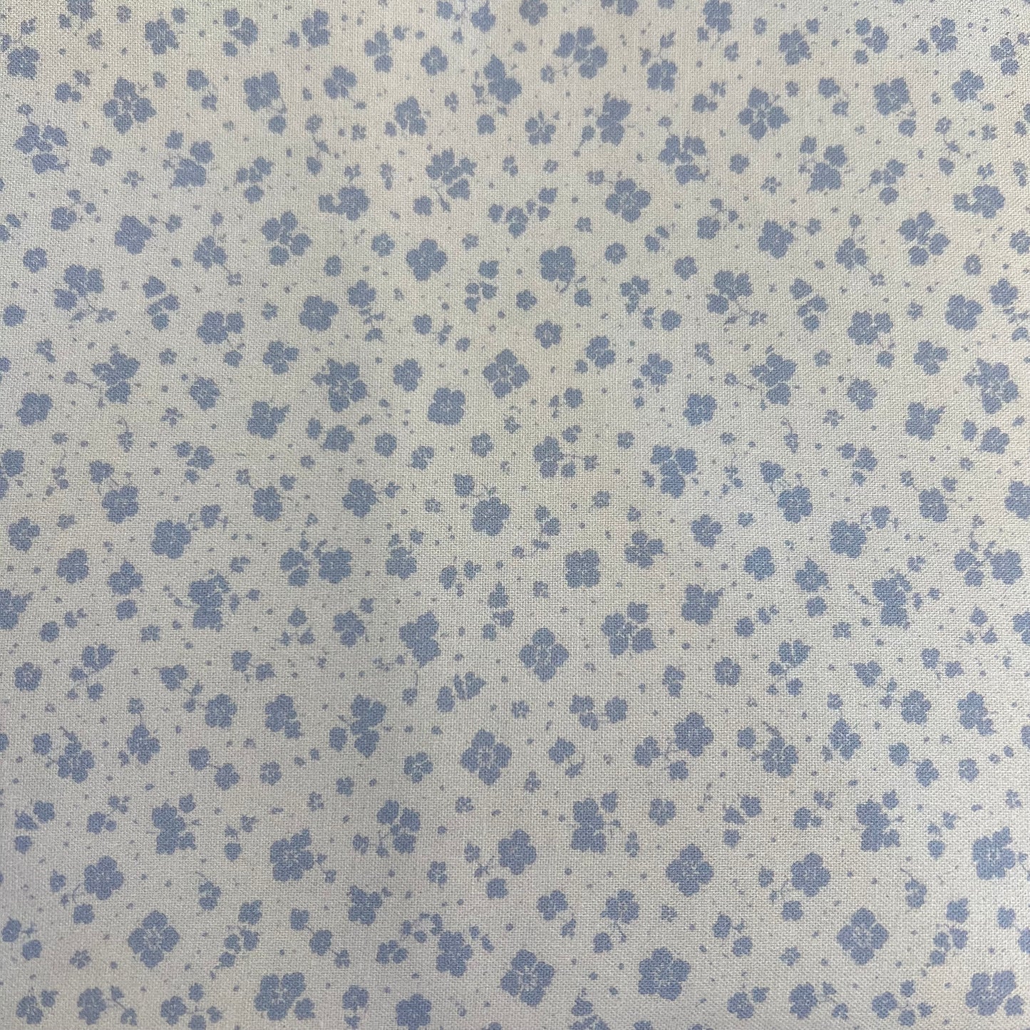 END OF BOLT 785 Light Blue Flowers on Cream background 100% cotton quilting fabric