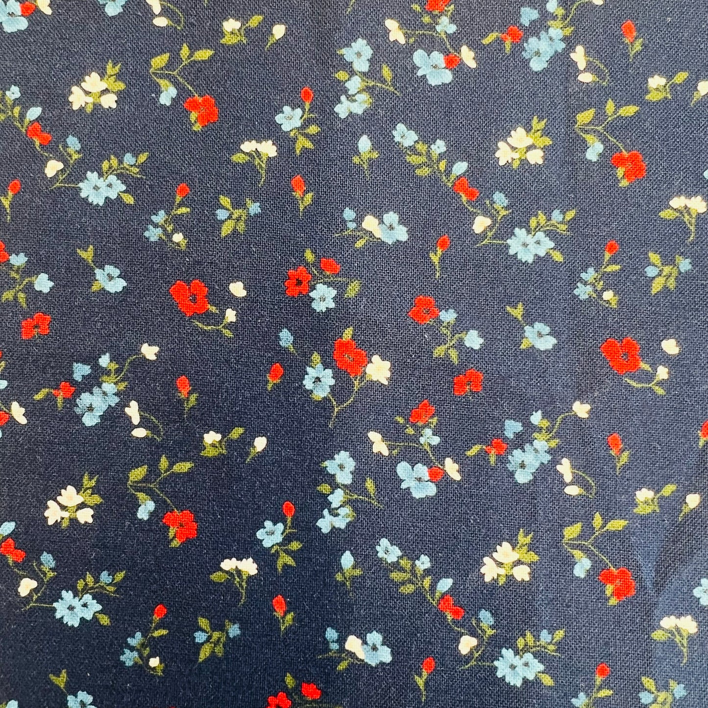 END OF BOLT 792 Red White Blue Flowers background 100% cotton quilting fabric
