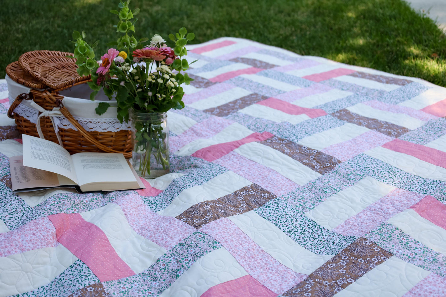 Picket Fences  Pre-Cut Ready-To-Sew Quilt Kit (Includes Backing!)